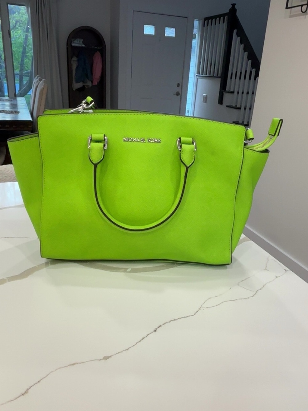 Michael Kors Selma Lg TZ Satchel leather bag in the color Pear